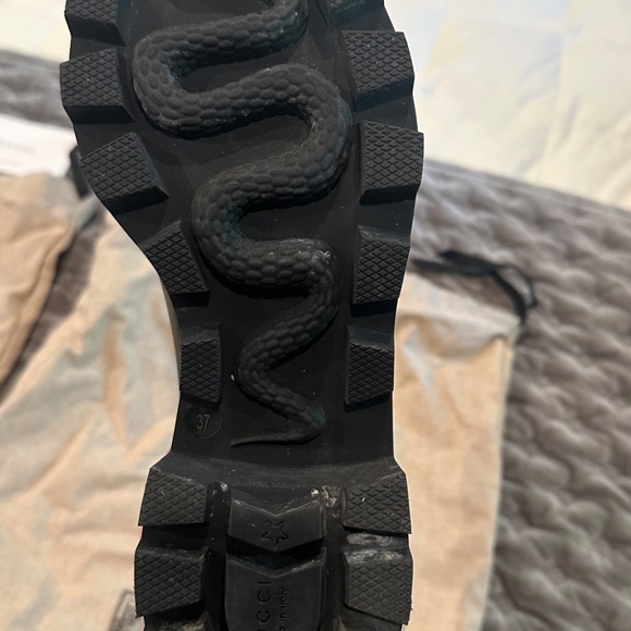 GUCCI WORN 3 times - Picture 3 of 9